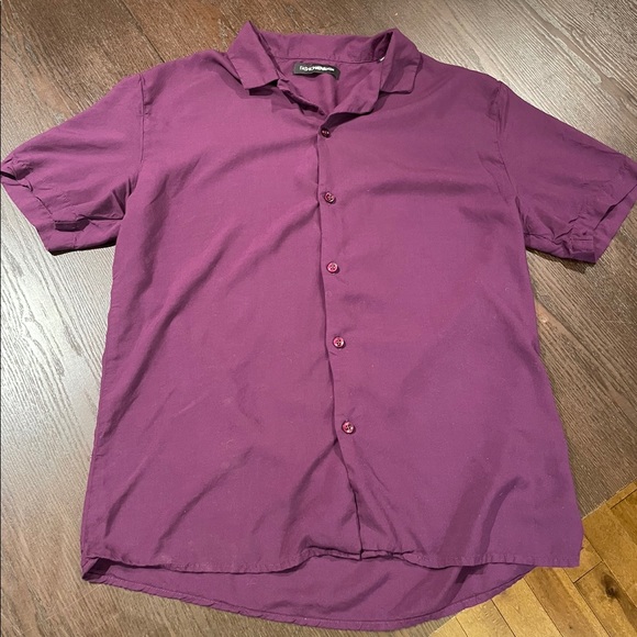 Fashionova purple short sleeve button up shirt size M - Picture 3 of 4